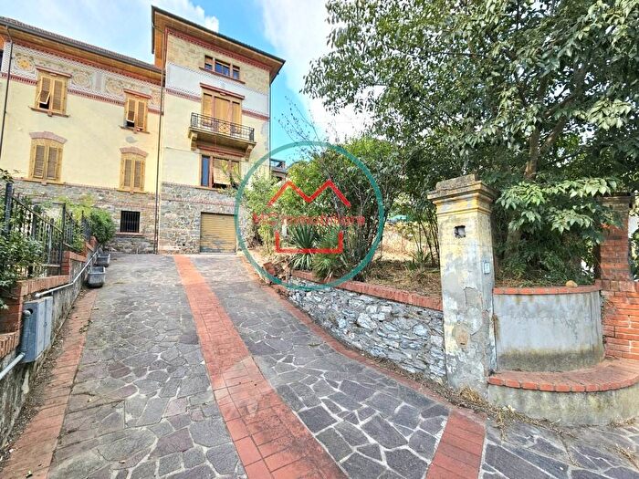 Casa con 6 locali in vendita in Viale Mario Bustichini, MontecatiniTerme