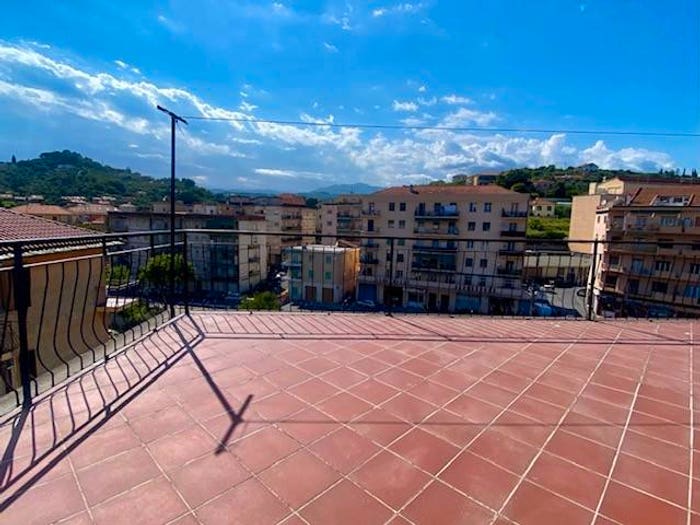 Appartamento quadrilocale in vendita in Porto Maurizio, Imperia