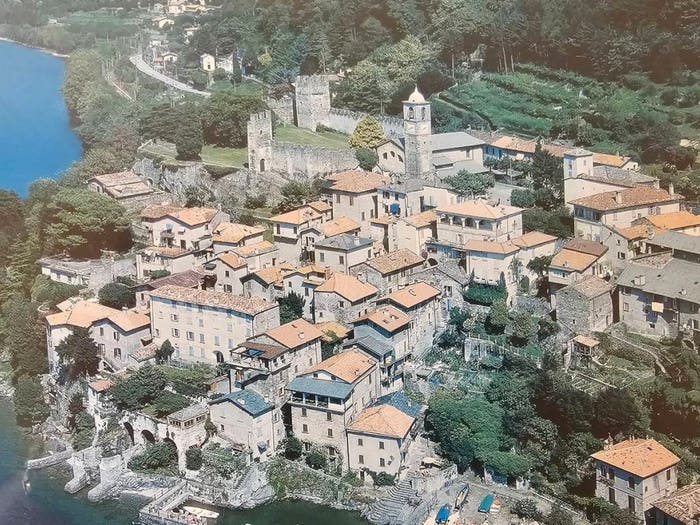 Casa trilocale in vendita in Via Novembre, Centro, Dervio