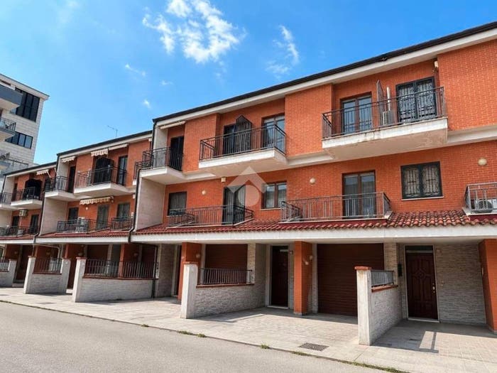 Casa con 5 locali in vendita in Via Vincenzo Ferraro, Comparto Biccari, Foggia