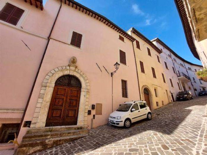 Appartamento con 5 locali in vendita in Via Tullio Pontani, Centro, Nocera Umbra