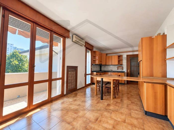 Appartamento quadrilocale in vendita in Via Silvio Pellico, Centro, Abano Terme
