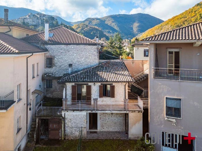 Casa bilocale in vendita in Via della Repubblica, Centro, Contigliano
