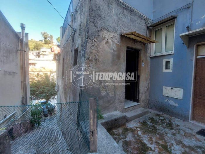 Casa quadrilocale in vendita in Via Torrente Canalicchio, Condrò