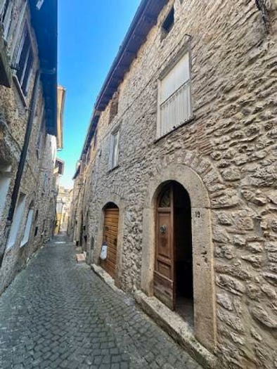 Casa con 6 locali in vendita in Vicolo Sant'Antonio Abate, Centro, Alatri