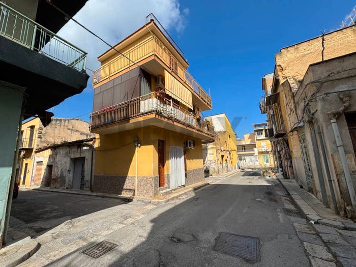 Casa quadrilocale in vendita in Via Ignazio Lanza di Trabia, Centro, Bagheria