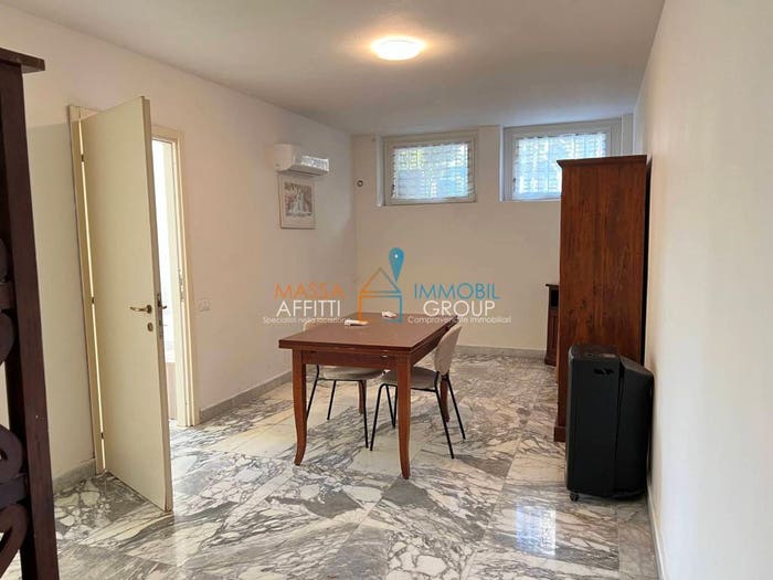 Appartamento trilocale in vendita in Via Garibaldi, Marina di Carrara, Carrara