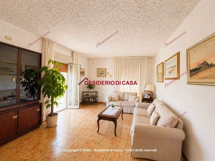 Appartamento quadrilocale in vendita in Via della Seta, Centro, GiardiniNaxos
