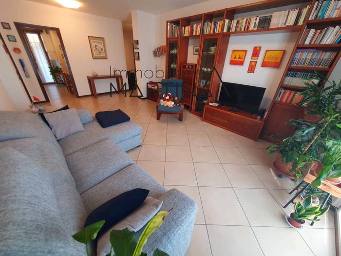 Appartamento trilocale in vendita in Via Bagnatica, Brusaporto