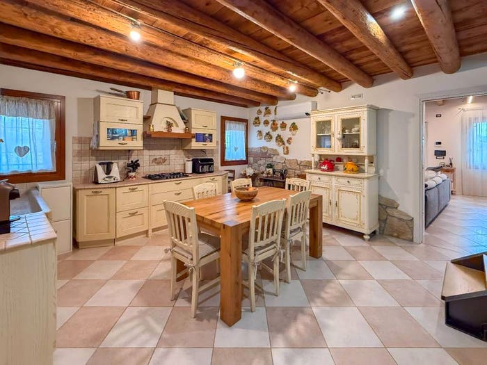 Casa con 5 locali in vendita in Via Piazza Terrossa, Terrossa, Roncà