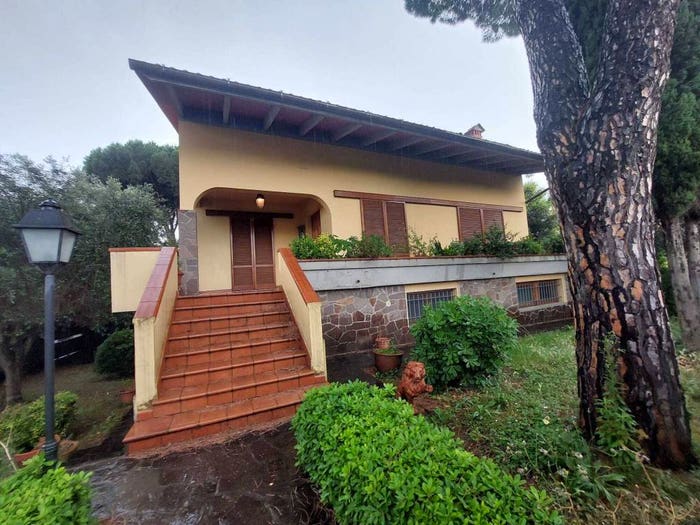 Casa con 6 locali in vendita in Via Don Giovanni Minzoni, Centro, Calenzano