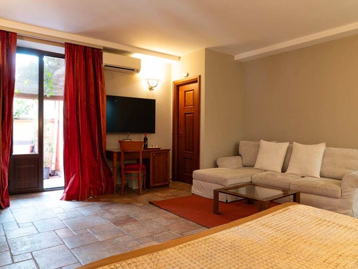 Appartamento con 6 locali in vendita in Via Antonio De Curtis, Centro Storico, Catania
