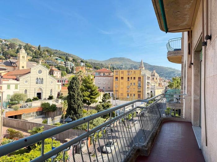 Appartamento quadrilocale in vendita in Via San Giovanni Bosco, Centro, Alassio