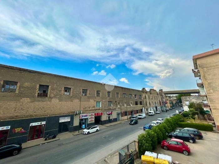 Appartamento trilocale in vendita in Via traccia a poggioreale, Zona Industriale Marina, Napoli
