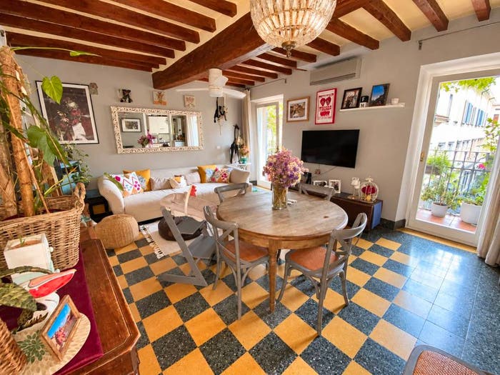 Appartamento quadrilocale in vendita in Piazzale Santa Apollonia, Centro Storico, Parma