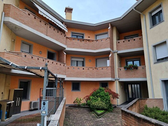 Appartamento trilocale in vendita in Via Latisana, Rivignano, Rivignano Teor