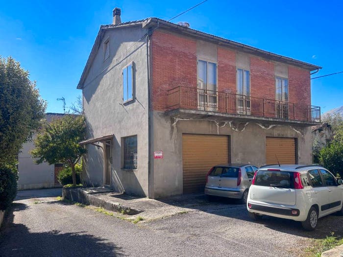 Casa con 6 locali in vendita in Via Ugo La Malfa, Centro, Amandola