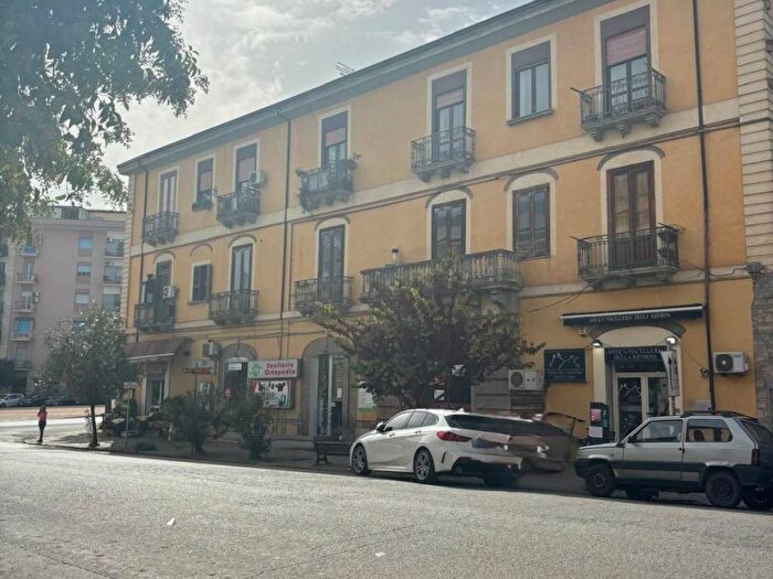 Appartamento quadrilocale in vendita in Via Vittorio Veneto, Centro, Cosenza