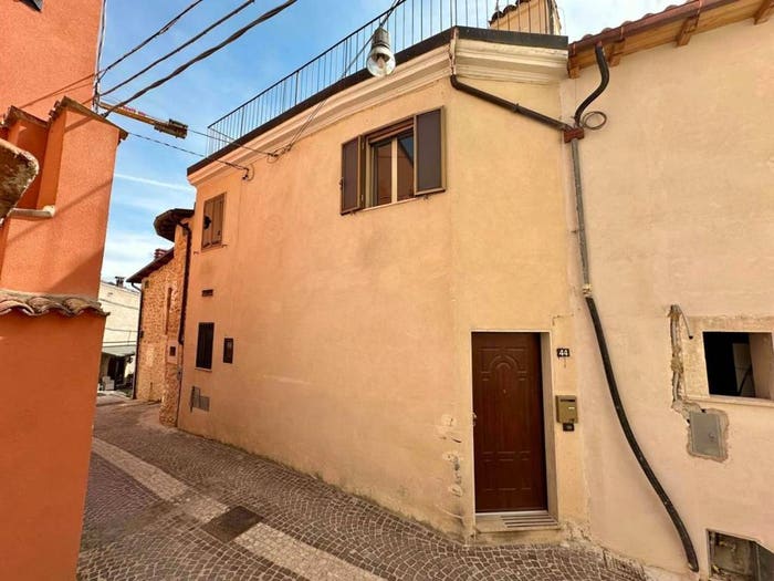 Casa trilocale in vendita in Via del Protettore snc, Centro, San Pio delle Camere