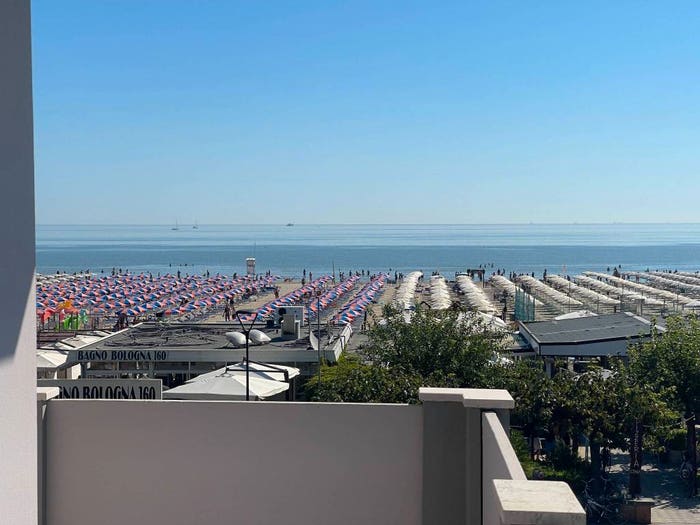 Appartamento trilocale in vendita in Lungomare Grazia Deledda, Pinarella, Cervia