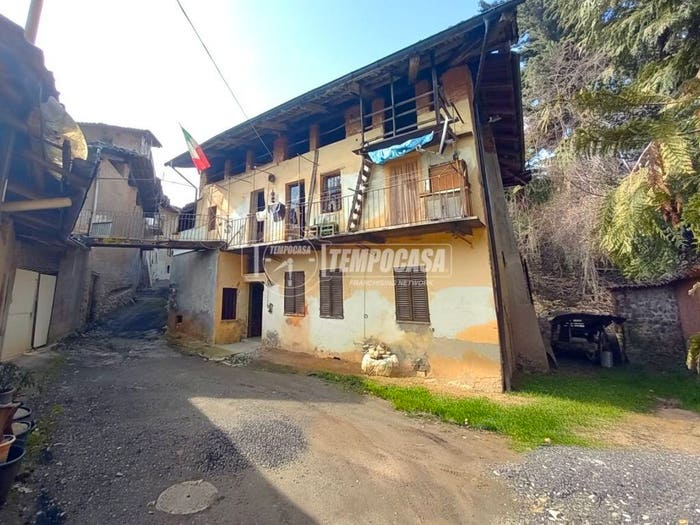 Casa con 6 locali in vendita in Strada dell'Acqua, Vandorno Piazzo Cossila, Biella