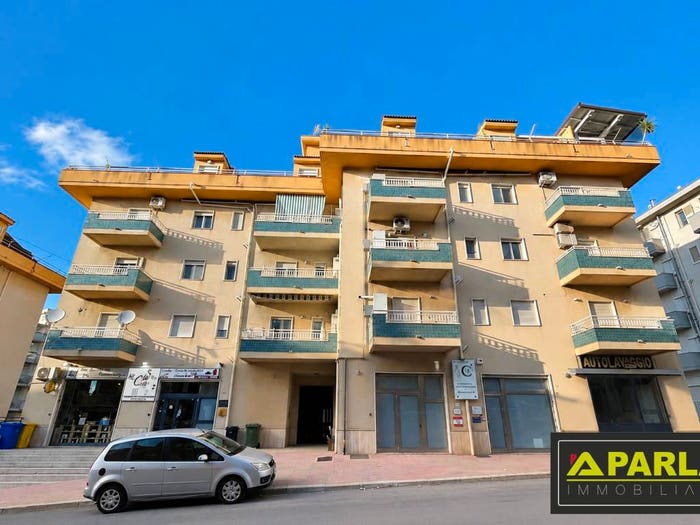 Appartamento con 5 locali in vendita in Via Fasci Siciliani, Canicattì