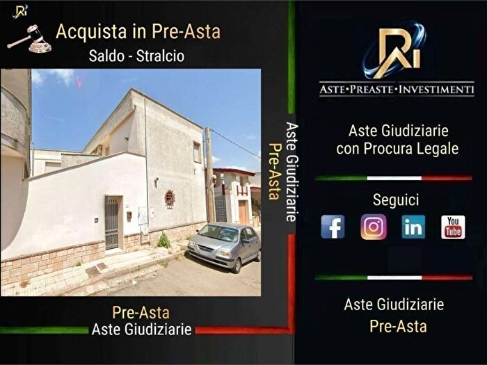 Appartamento con 6 locali in vendita in Via Refise, Lequile