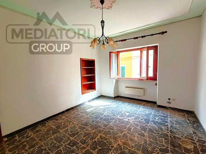 Casa quadrilocale in vendita in Via Benedetto Cairoli, Centro, Montecarlo