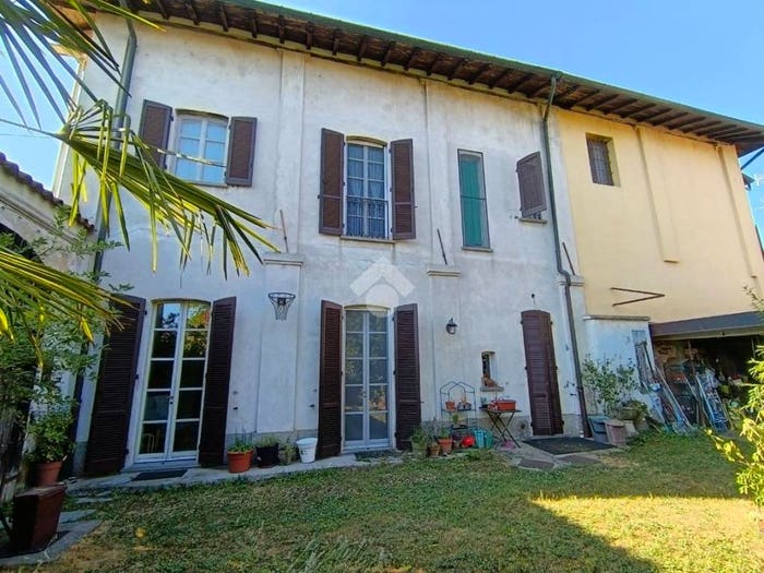 Appartamento con 6 locali in vendita in Piazza XXI Luglio, Centro, Robecco sul Naviglio