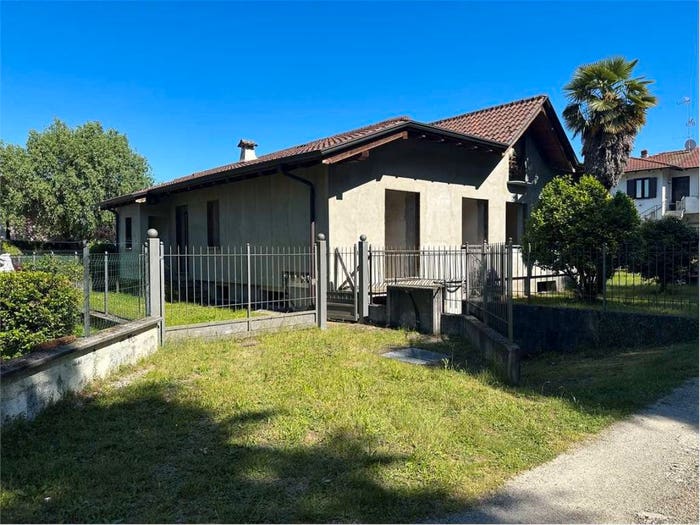 Casa trilocale in vendita in Centro, Oleggio