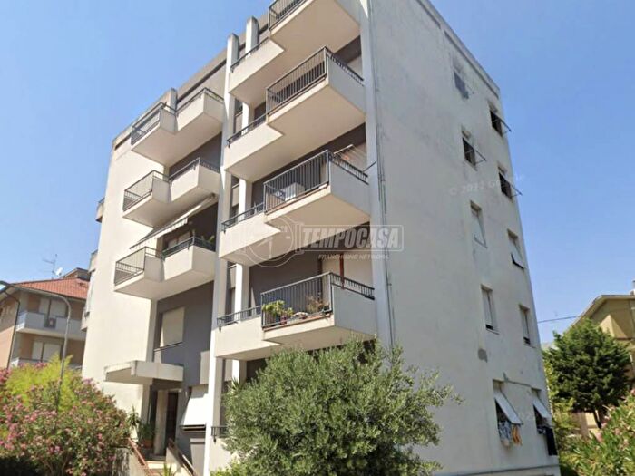 Appartamento quadrilocale in vendita in Via Antonio Salandra, Pantano, Pesaro