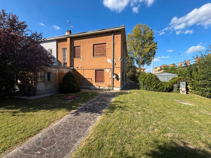 Casa con 6 locali in vendita in Centro, Mirandola