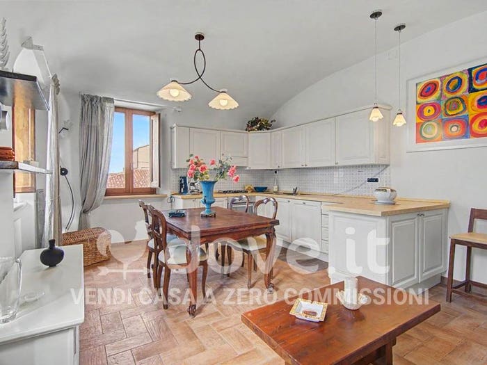 Appartamento quadrilocale in vendita in Via Fratelli Brancondi, Centro, Loreto