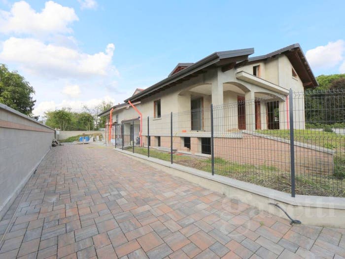 Casa quadrilocale in vendita in Via Palmiro Togliatti, Centro, Magnago