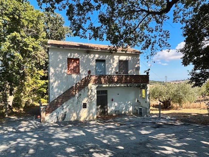 Casa trilocale in vendita in Strada Interpoderale Ballonicci Peticone, Tavenna