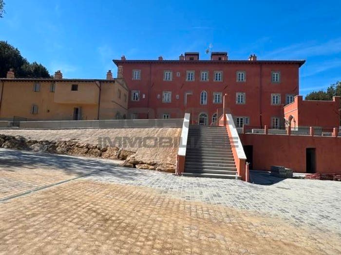 Casa con 6 locali in vendita in Via Ombrosa, Ardenza, Livorno