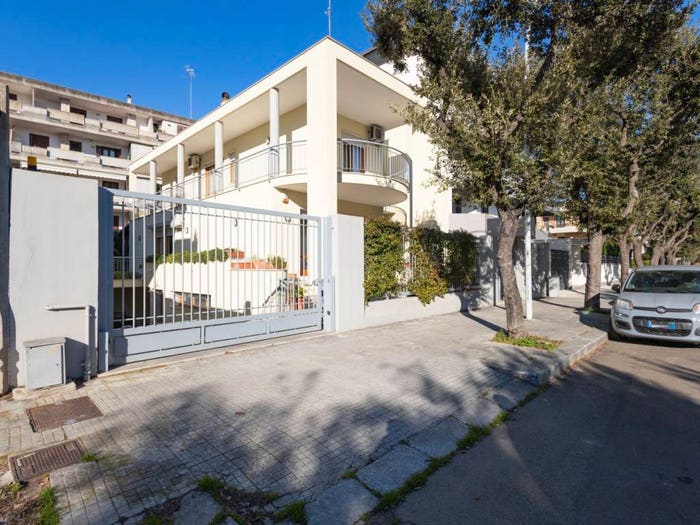 Casa con 6 locali in vendita in Via Antonietta De Pace, Partigiani Fondone, Lecce