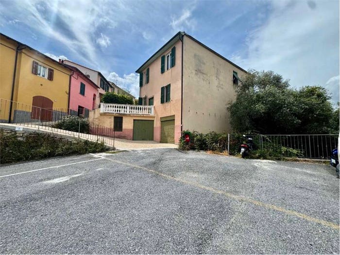 Casa con 6 locali in vendita in Piazza Pietro Verano, Sarola, Chiusavecchia