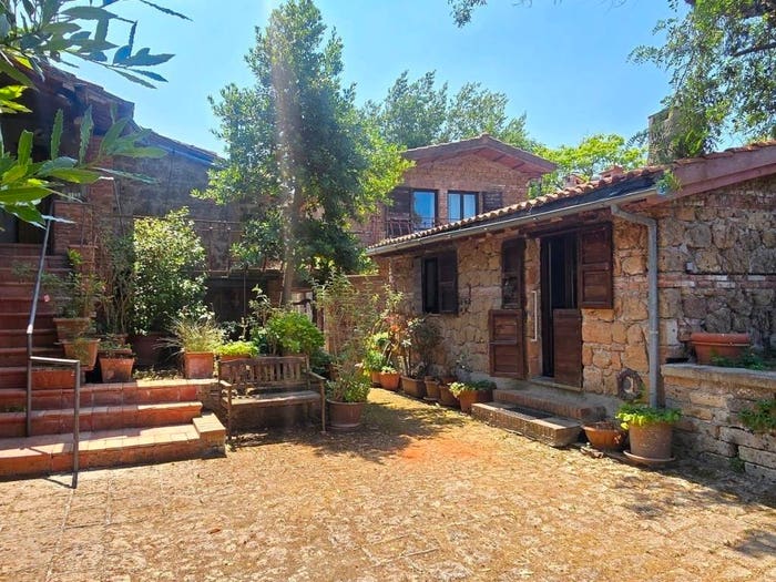 Casa con 6 locali in vendita in Località San Giorgio, Proceno