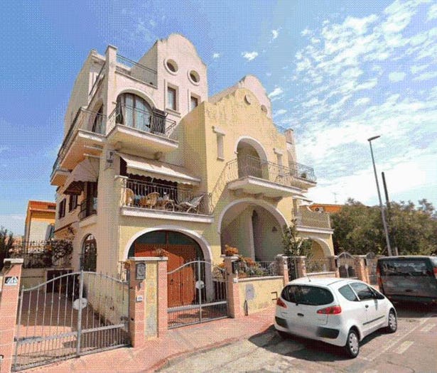 Appartamento con 5 locali in vendita in Via Svezia, Sacra Famiglia Bandinu, Olbia