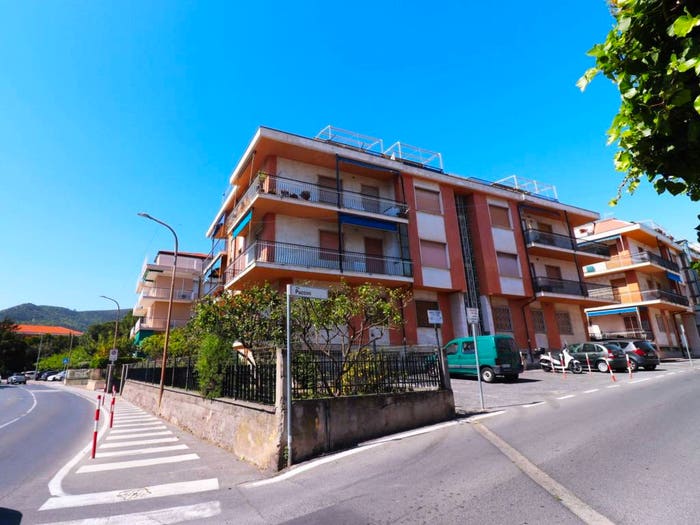 Appartamento trilocale in vendita in Via Giacomo Puccini, Centro, Loano