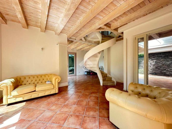 Casa quadrilocale in vendita in Entroterra, Desenzano del Garda