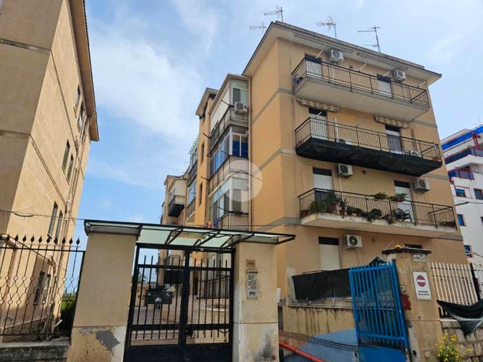 Appartamento trilocale in vendita in Via Oreto, Brancaccio, Palermo