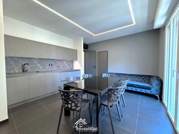 Appartamento trilocale in vendita in Piazza della Vittoria, Centro, Pietra Ligure