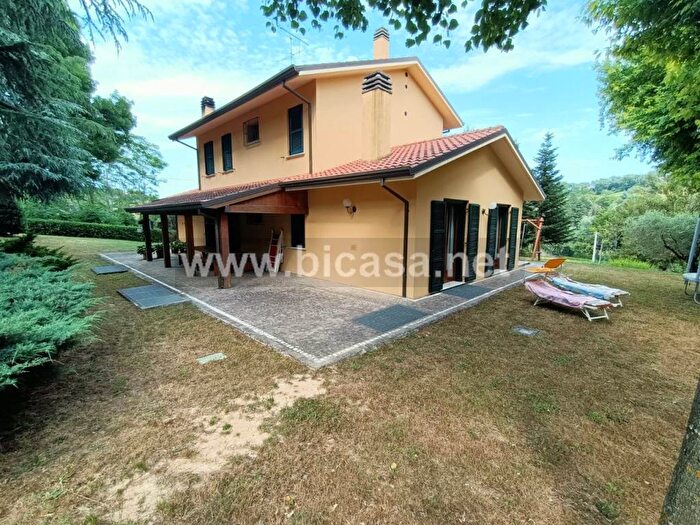 Casa con 6 locali in vendita in Candelara, Pesaro