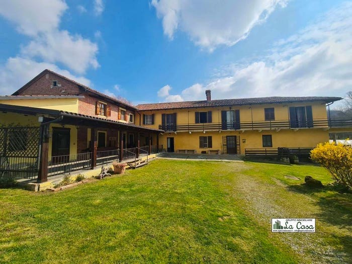 Casa con 6 locali in vendita in Cortazzone
