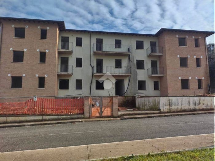 Appartamento trilocale in vendita in Via Albertini, Centro, Deruta