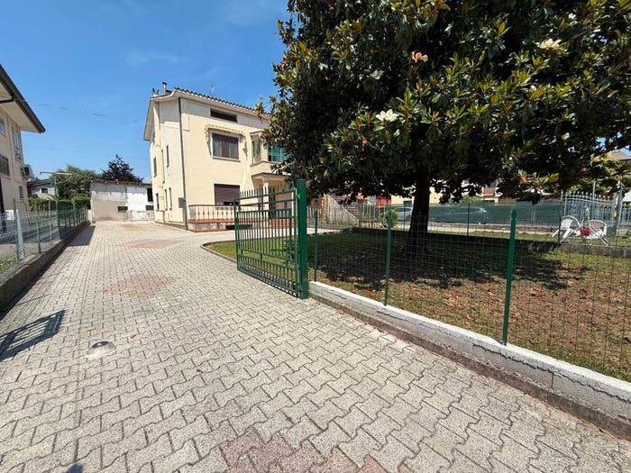 Appartamento con 5 locali in vendita in Via Oltreagno di Sotto, Centro, Trissino