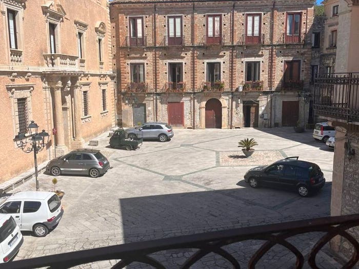 Appartamento con 5 locali in vendita in Piazza Plebiscito, Centro, Aiello Calabro
