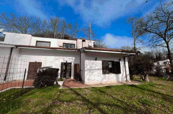 Casa con 6 locali in vendita in Località Monte Piccolo, Nazzano
